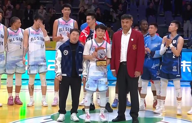 博万体育官方网站-南区明星队获胜 徐杰35分+单手暴扣斩获MVP